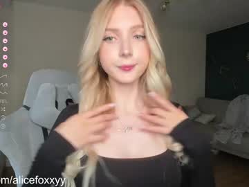 girl
        oh_honey_ cam image #2344757