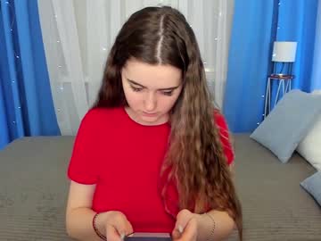 girl
        emmika_ cam image #1136304