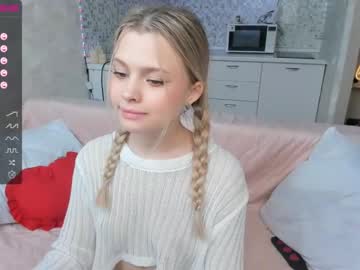 girl
        elly_ary cam image #1419596