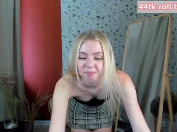 girl
        cassie_palmer cam image #1805381