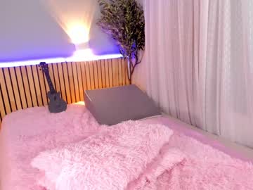 girl
        little_effy18 cam image #4085080