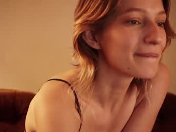 couple
        celinedion69 cam image #970579