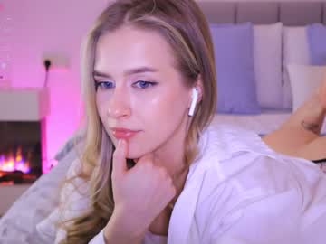 girl
        ella_twinkle cam image #4021236