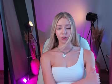 girl
        cassie_palmer cam image #4657599