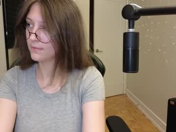 girl
        alexa_dream cam image #1924155