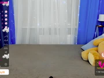 girl
        emmika_ cam image #1366906