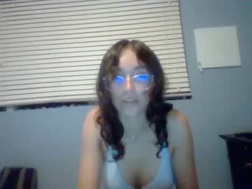 girl
        babysami cam image #2694010