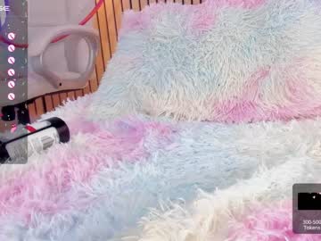 girl
        little_effy18 cam image #3747989