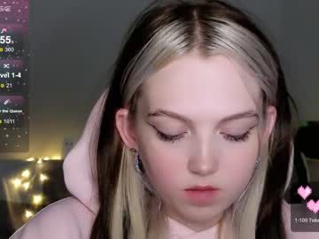 girl
        small_blondee cam image #2755650