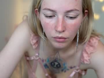 girl
        my_stella cam image #2072276