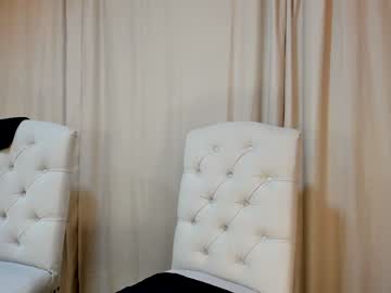 girl
        its_lily cam image #2756082