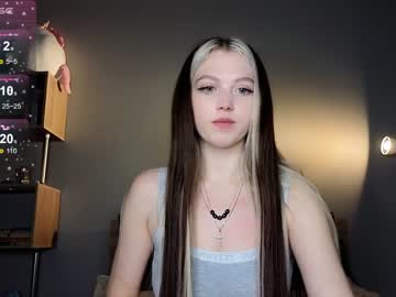 girl
        small_blondee cam image #2776888