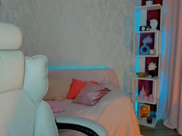 girl
        madeline_jackson cam image #423585