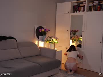 girl
        _blackbee_ cam image #2326065