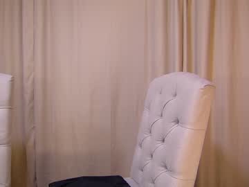 girl
        its_lily cam image #2909972