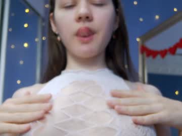 girl
        kriskras__ cam image #5224323