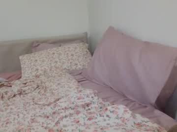 girl
        bellaryderr cam image #567272