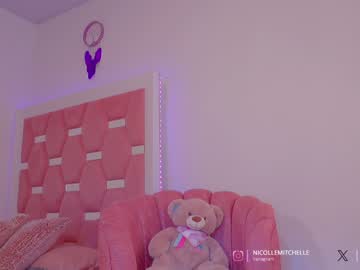 girl
        nicolle_mitchelle cam image #4019129