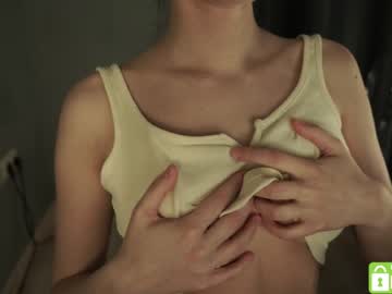 girl
        tessarosse_ cam image #1567439