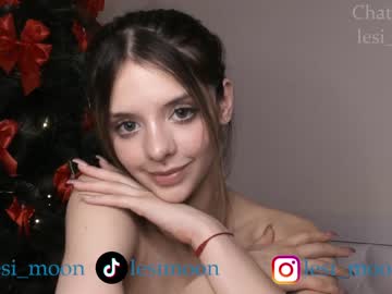 girl
        lesi_moon cam image #3262034