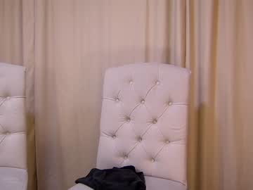 girl
        its_lily cam image #2903369