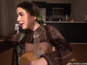 girl
        bailey_eilish cam image #225172