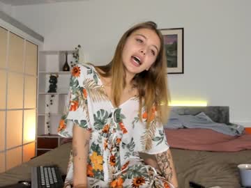 girl
        l0ve_sh0w cam image #2805351