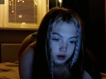 girl
        small_blondee cam image #2858400