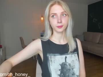 girl
        oh_honey_ cam image #1915544