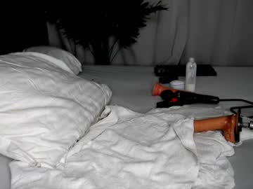 girl
        dee_waters cam image #1168722