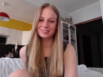 girl
        magic_couple13 cam image #1497501