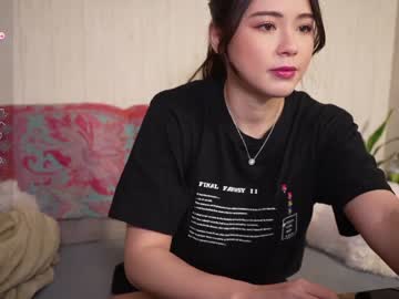 girl
        ellieintokyo cam image #3343240