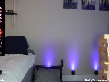 girl
        fiery_redhead cam image #3777424