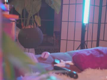 girl
        kittymolly_ cam image #4943107
