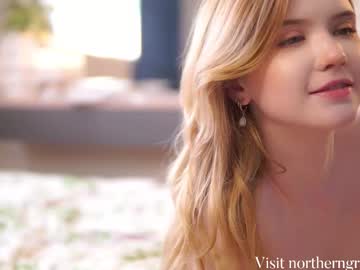 girl
        northern_gracia cam image #6705124