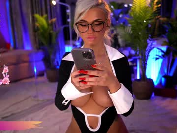 girl
        serene_sophiex cam image #5215317