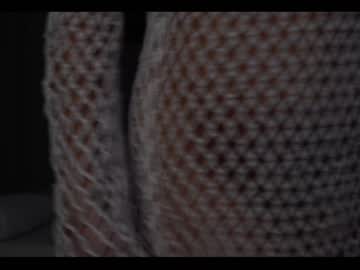 girl
        emilybatee cam image #3108388