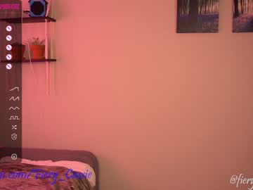 girl
        fiery_redhead cam image #1501322