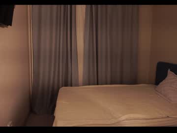 girl
        emilybatee cam image #3043145