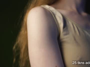 girl
        tinabredley cam image #3323684