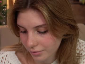girl
        refined_style cam image #5290227
