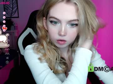 girl
        small_blondee cam image #769402