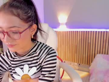 girl
        little_effy18 cam image #3761471