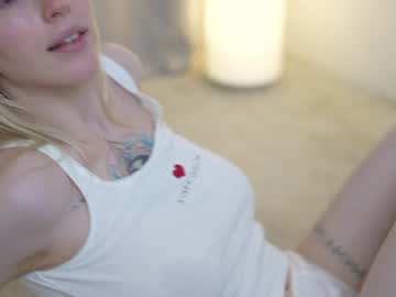 girl
        my_stella cam image #5736820