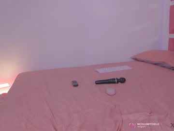 girl
        nicolle_mitchelle cam image #4220239