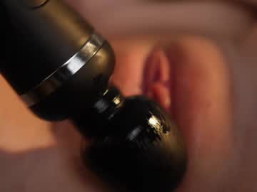 girl
        milablum cam image #6477453