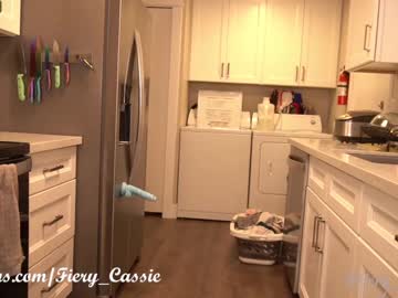 girl
        fiery_redhead cam image #2764710