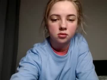 girl
        deinade cam image #1449553