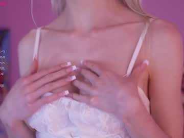 girl
        bunnydollstella cam image #2189367