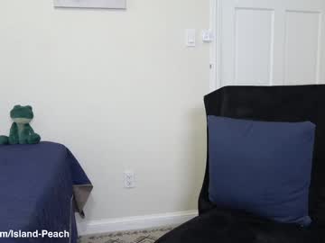 girl
        island_peach cam image #5979800